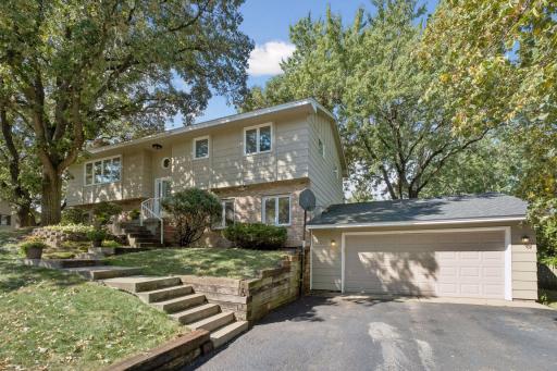 16015 Oak Shore Drive, Lakeville, MN 55044
