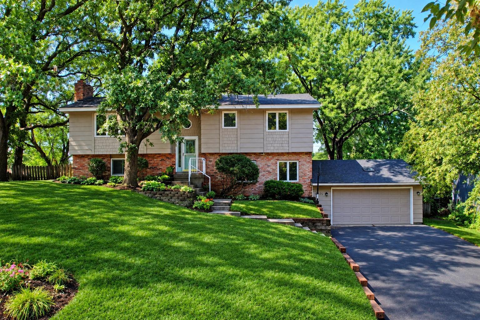 16015 Oakshore Drive Front Green Grass.jpg