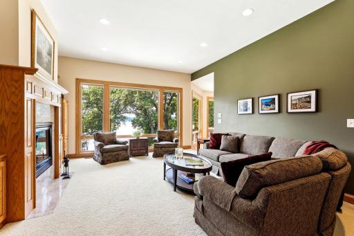 Gorgeous lake views immediately greet you!