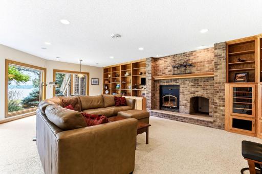 Wood burning fireplace (plumbed for gas)