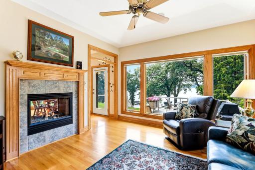 Cozy sunroom just off the kitchen
