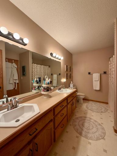 408 Clearview Court, Moorhead, MN 56560