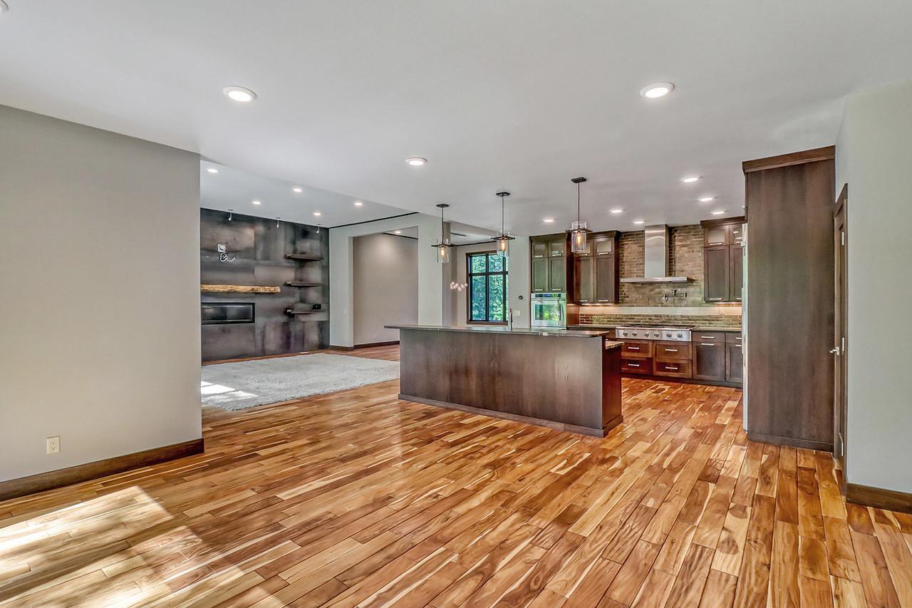 Informal Dining to Kitchen