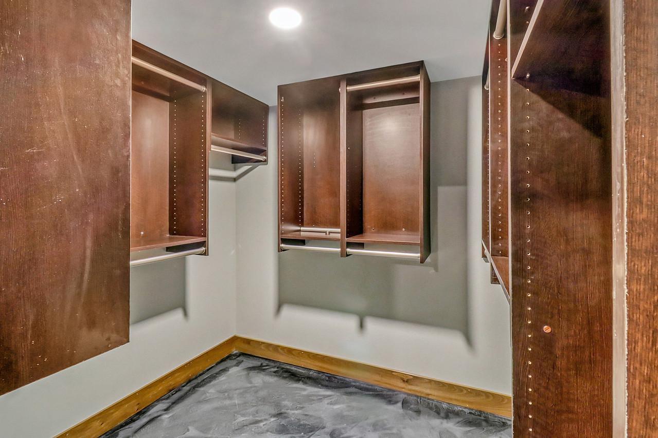 Basement Bedroom1_closet