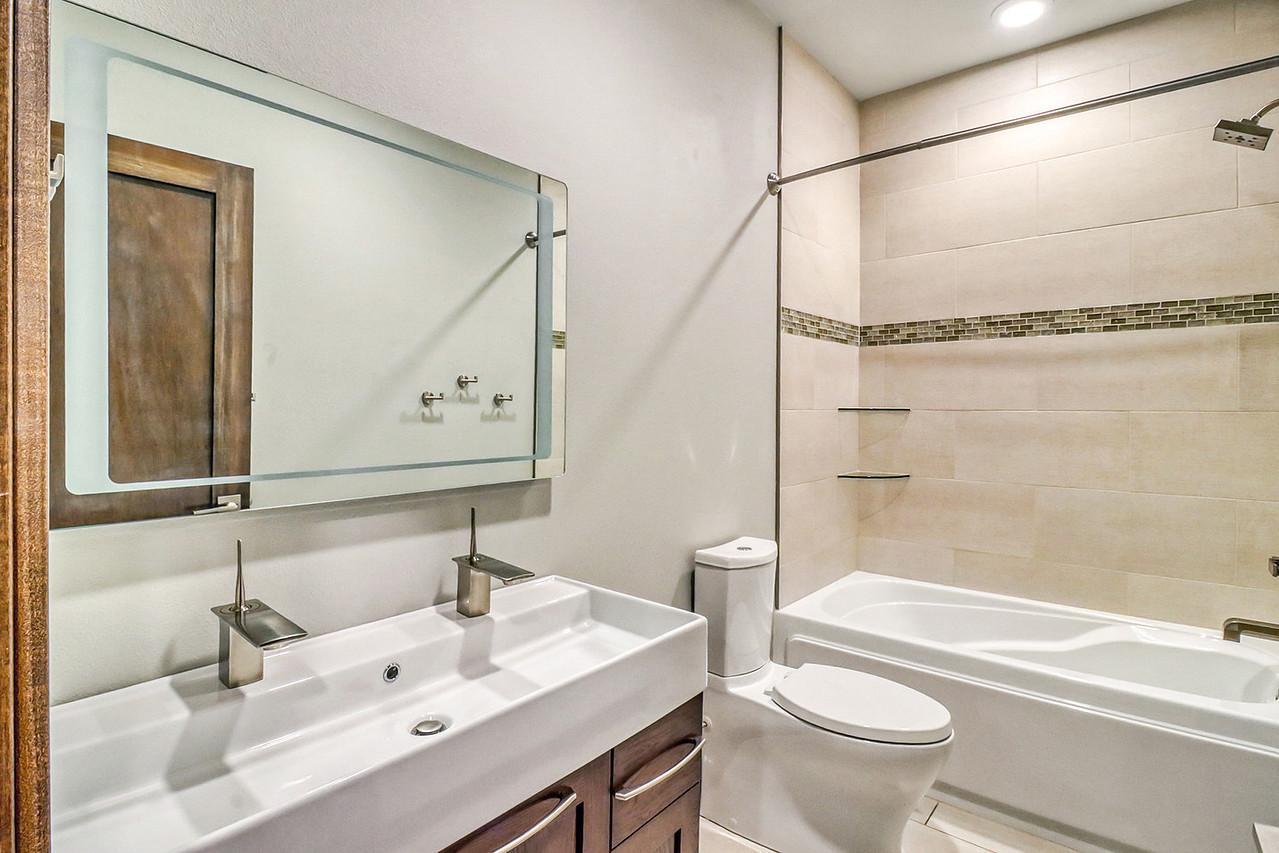 Upstairs Full Bath/Dual Vanity