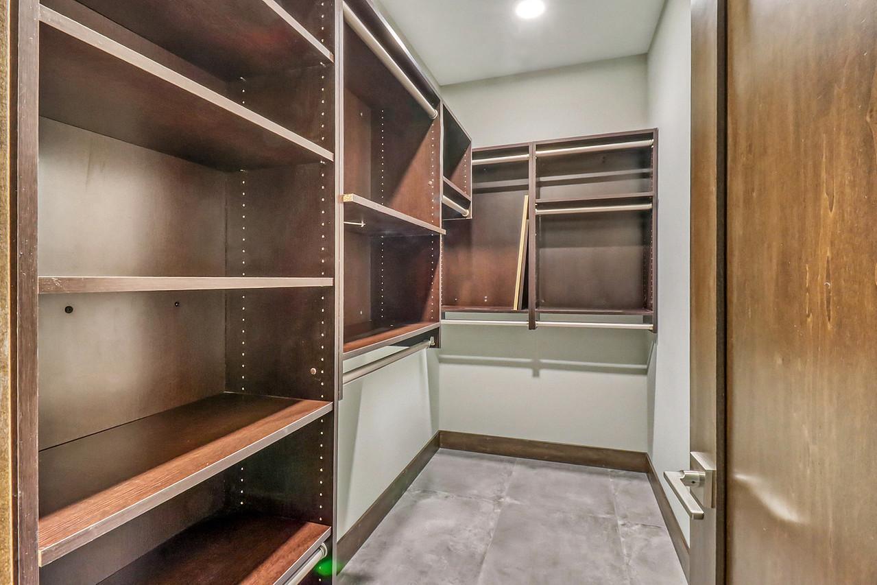 Upstairs Bedroom1_closet