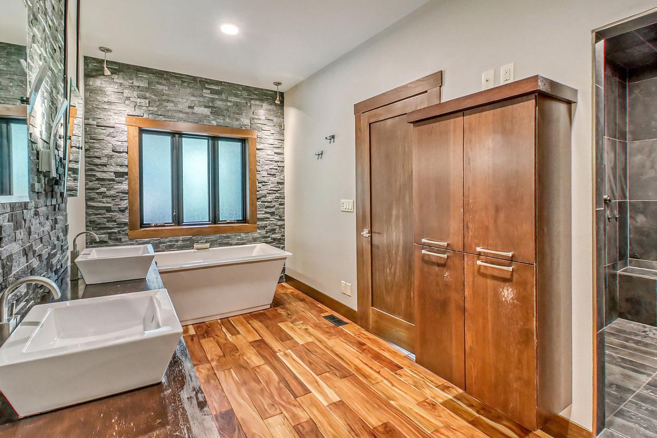 Primary Bathroom1_3-1280.jpg