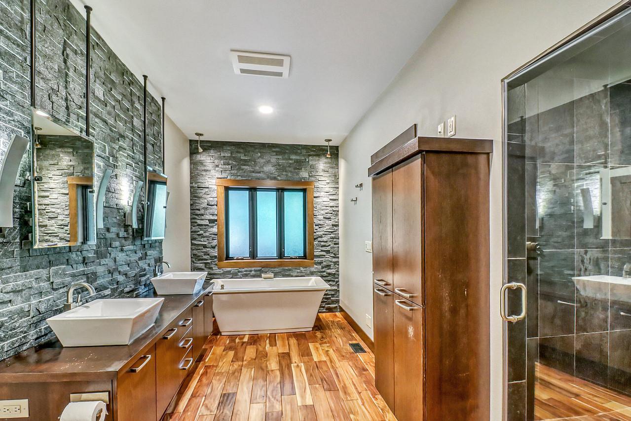 Primary Bath w/ soaking tub