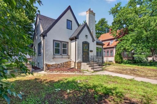 3807 Hubbard Avenue N, Robbinsdale, MN 55422
