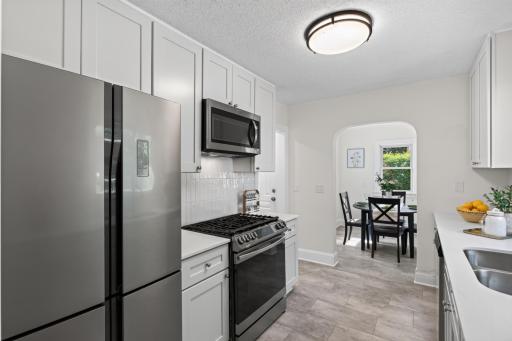 3807 Hubbard Avenue N, Robbinsdale, MN 55422