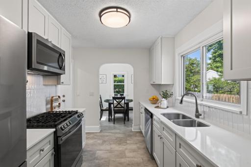 3807 Hubbard Avenue N, Robbinsdale, MN 55422
