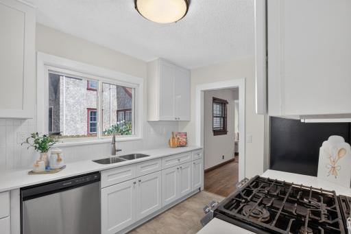 3807 Hubbard Avenue N, Robbinsdale, MN 55422