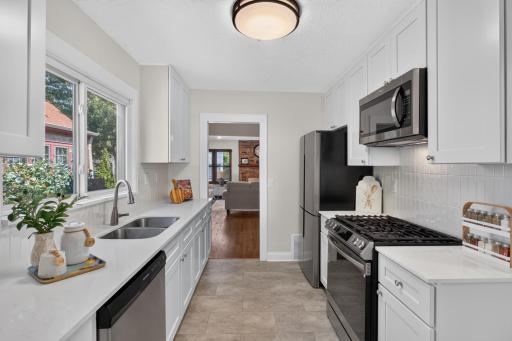 3807 Hubbard Avenue N, Robbinsdale, MN 55422