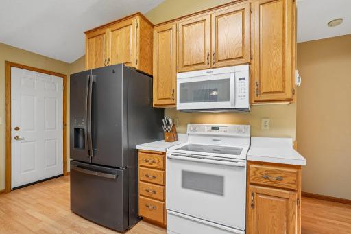 21-web-or-mls-Windsor Ln N-S0408-021.jpg