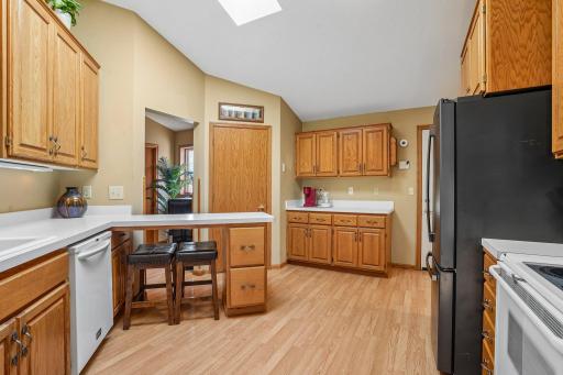 26-web-or-mls-Windsor Ln N-S0408-026.jpg