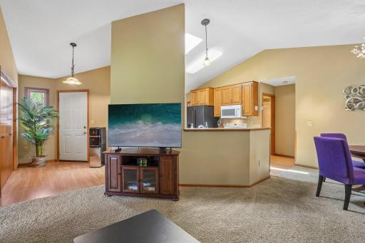 12-web-or-mls-Windsor Ln N-S0408-012.jpg