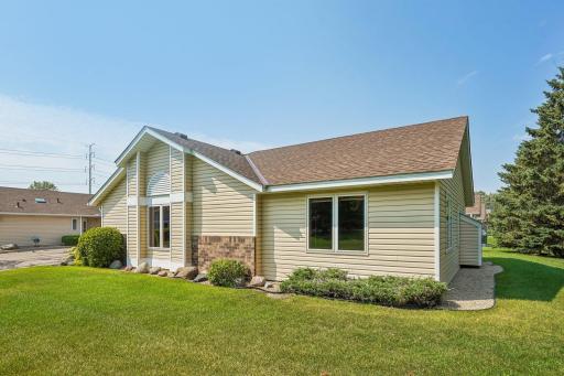 3-web-or-mls-Windsor Ln N-S0408-003.jpg