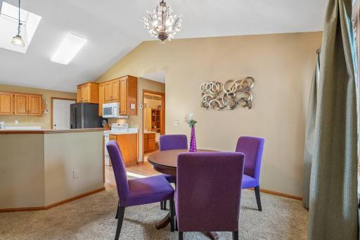 17-web-or-mls-Windsor Ln N-S0408-017.jpg