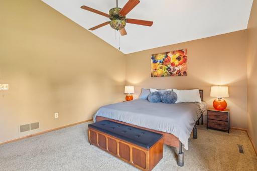 31-web-or-mls-Windsor Ln N-S0408-031.jpg