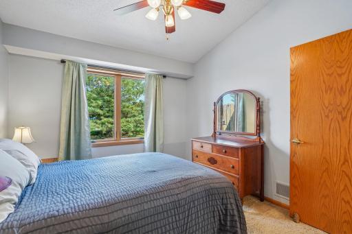 39-web-or-mls-Windsor Ln N-S0408-039.jpg