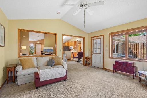 15-web-or-mls-Windsor Ln N-S0408-015.jpg
