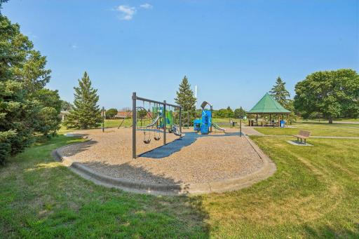 44-web-or-mls-Windsor Ln N-S0408-044.jpg