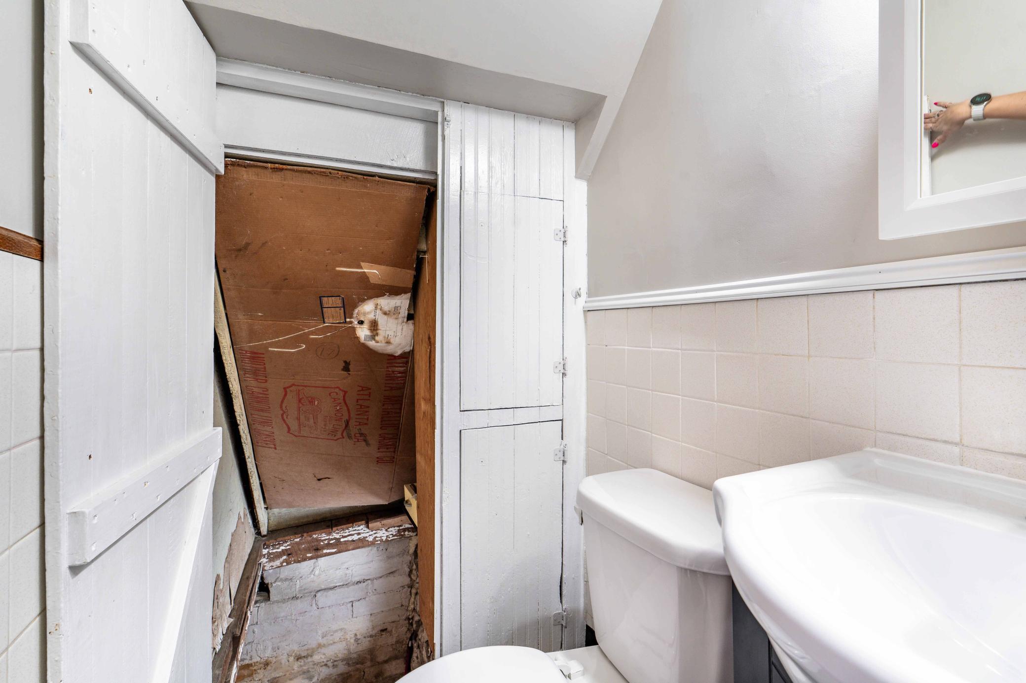 Entry to partial basement