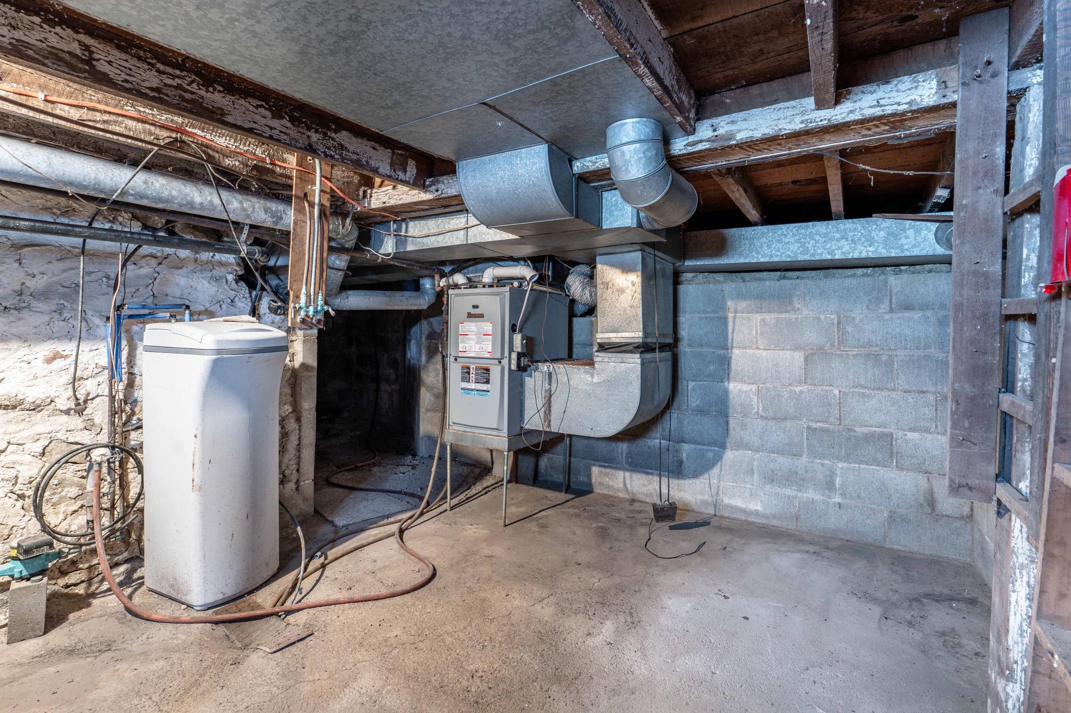 Partial Basement/Gas Furnace