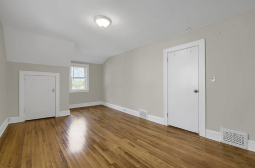 Front unit upstairs bedroom