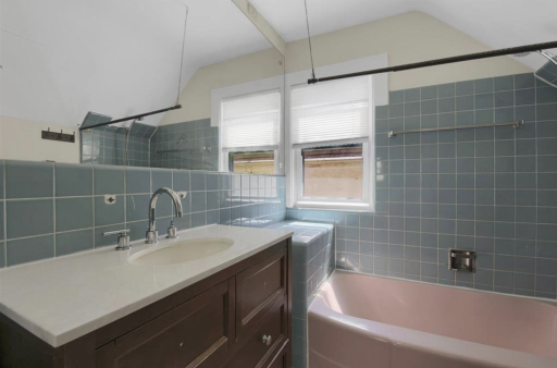 front unit Upstairs bathroom