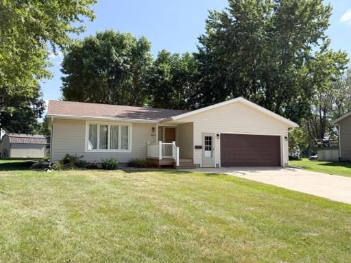 1523 Eckerson Drive, Worthington, MN 56187