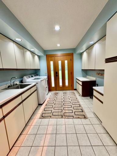 Main entry/Laundry