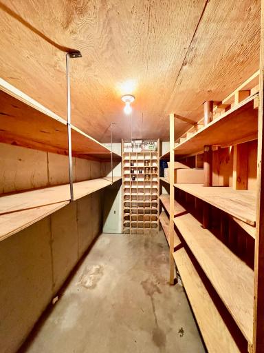 Cold pantry for food storage