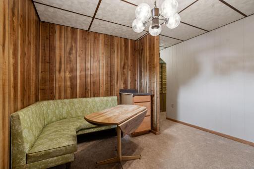 Convenient LL Kitchenette