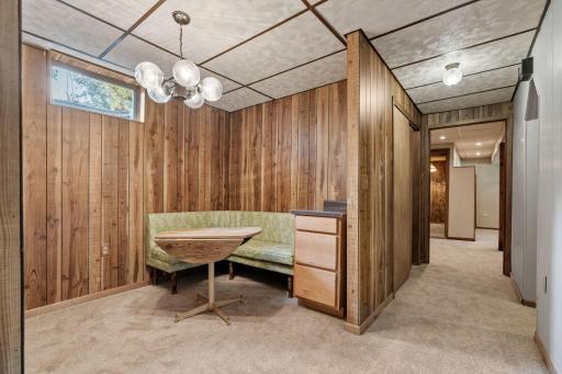 Convenient LL Kitchenette