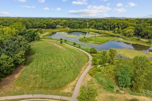 Located minutes from Hansen Park w/ tennis courts, ballfields, playground, lighted trails + 12-hole disc golf course.