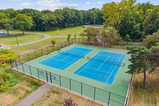 Located minutes from Hansen Park w/ tennis courts, ballfields, playground, lighted trails + 12-hole disc golf course.
