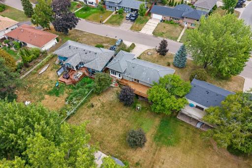 22-web-or-mls-810 Oakwood Dr-22.jpg