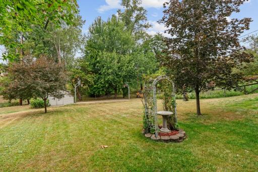 6-web-or-mls-810 Oakwood Dr-6.jpg
