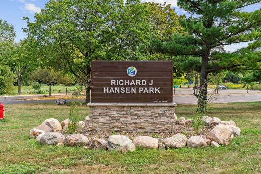 Located minutes from Hansen Park w/ tennis courts, ballfields, playground, lighted trails + 12-hole disc golf course.