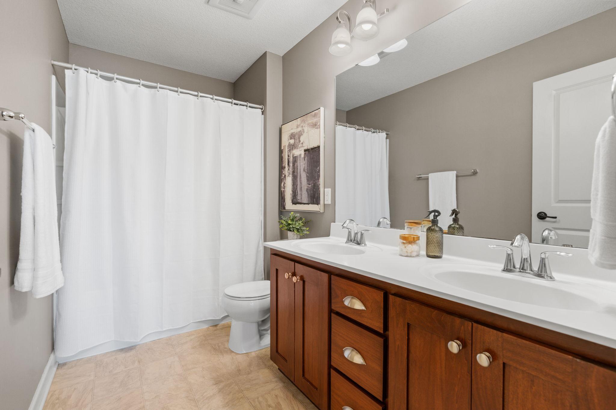 Upper Level w/ 4 bedrooms—all w/ walk-in closets