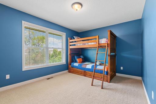 Upper Level w/ 4 bedroomsâall w/ walk-in closets