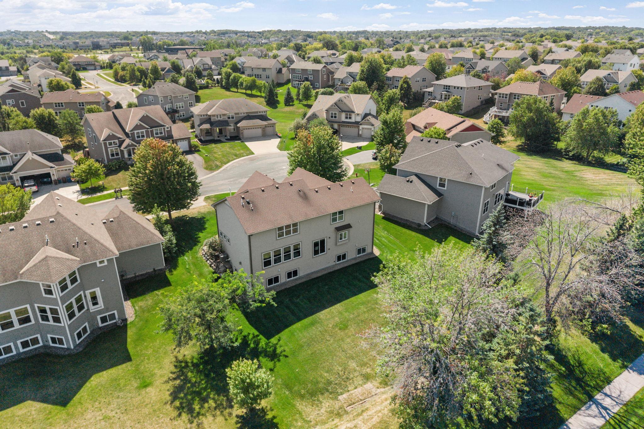 Prime cul-de-sac setting in sought-after Bonaire—an established THREE-pool community in high-ranking WAYZATA SCHOOLS!