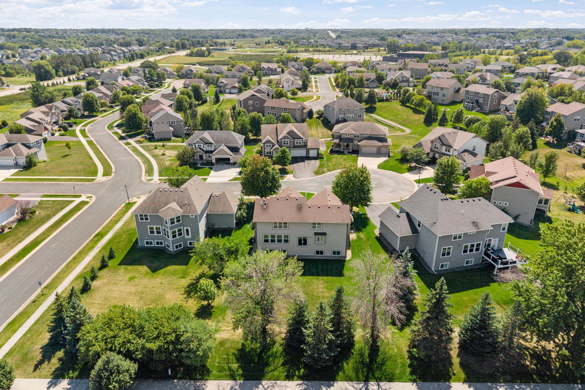 Prime cul-de-sac setting in sought-after Bonaire—an established THREE-pool community in high-ranking WAYZATA SCHOOLS!