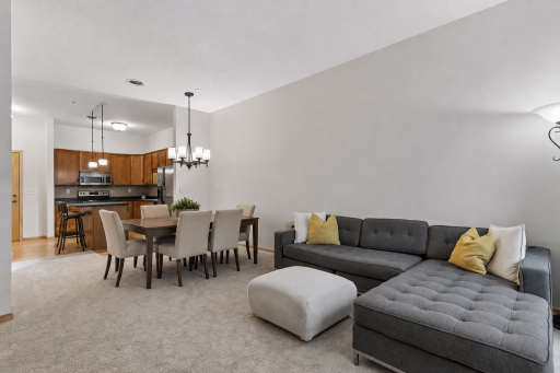 Comfotable living and dining area