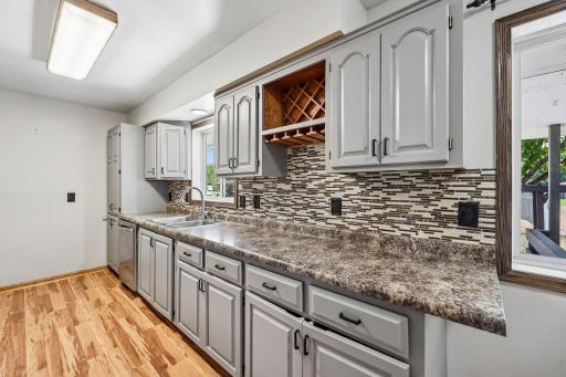 18-web-or-mls-Main Ave NE-S2807-018.jpg
