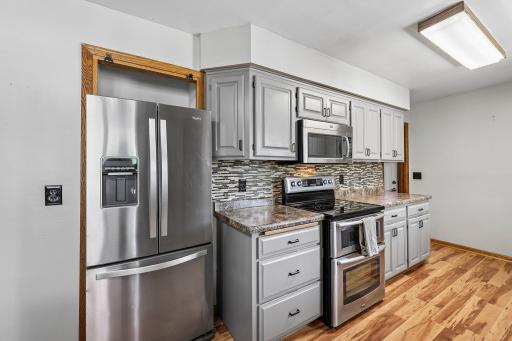 17-web-or-mls-Main Ave NE-S2807-017.jpg