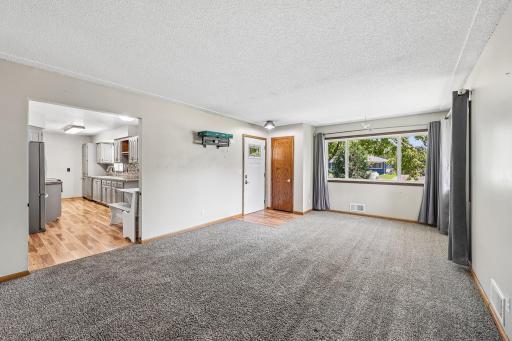 11-web-or-mls-Main Ave NE-S2807-011.jpg