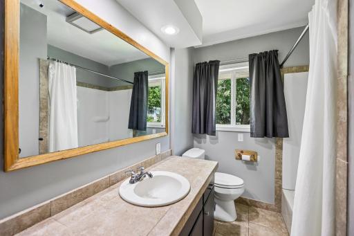 23-web-or-mls-Main Ave NE-S2807-023.jpg