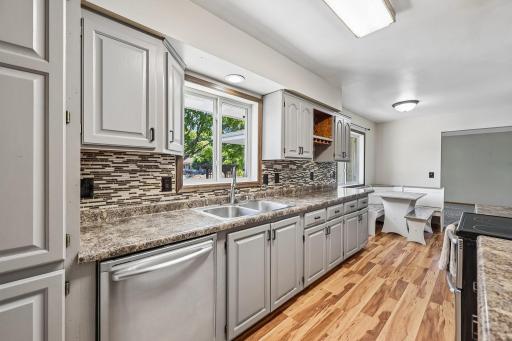 19-web-or-mls-Main Ave NE-S2807-019.jpg
